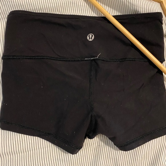 Lulu lemon wunder shorts - Picture 3 of 6